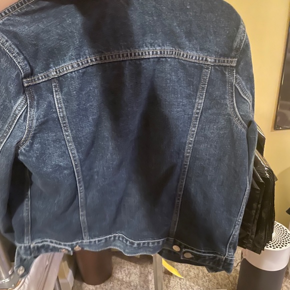 Gap- distressed down to waist denim jacket - Picture 8 of 11